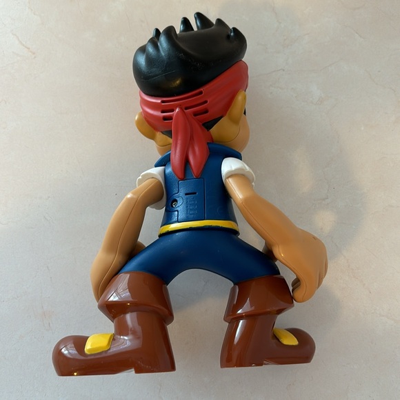 🏴‍☠️✨Disney Junior Jake and the Never Land Pirates –Jake Talking Figure Doll✨ - Picture 3 of 7